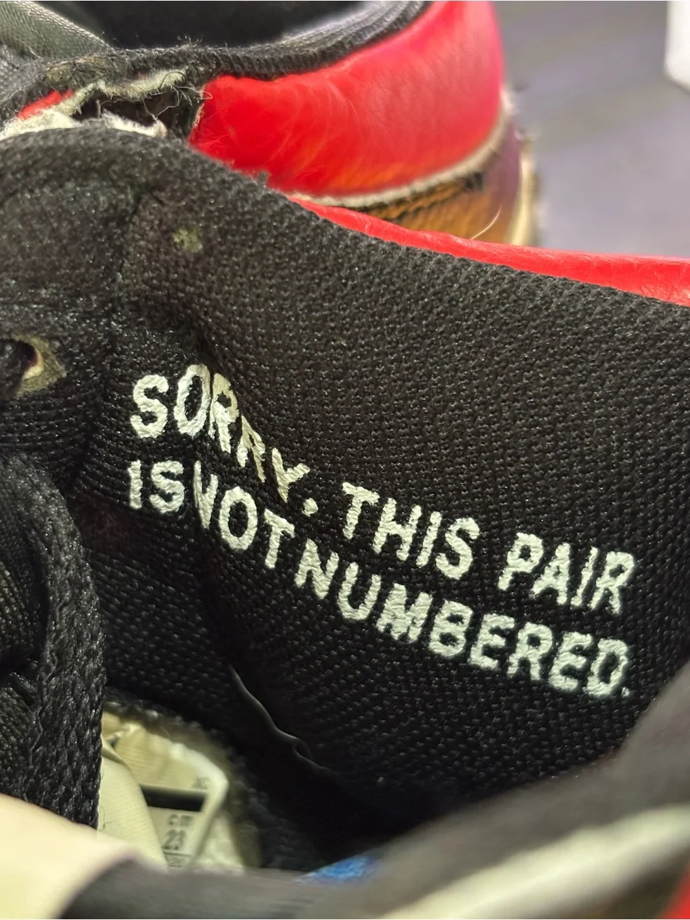 NIKE AIR JORDAN 1 YOUTH SNEAKERS.